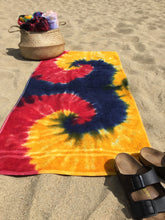 Cargar imagen en el visor de la galería, Spiral Towell, Tie dye Towell, Beach Towell, Tie dye beach towell, soft towell, Colorful towell, Fun towells, Summer, absorbent towel
